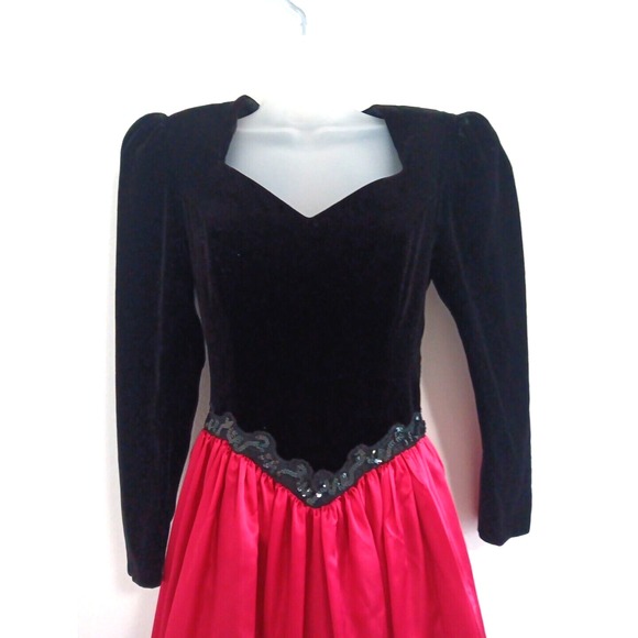 VTG Velvet Satin Dress Gown Size 6 Red Black Velvet 80's Rock Vampire Goth Retro - Picture 2 of 16